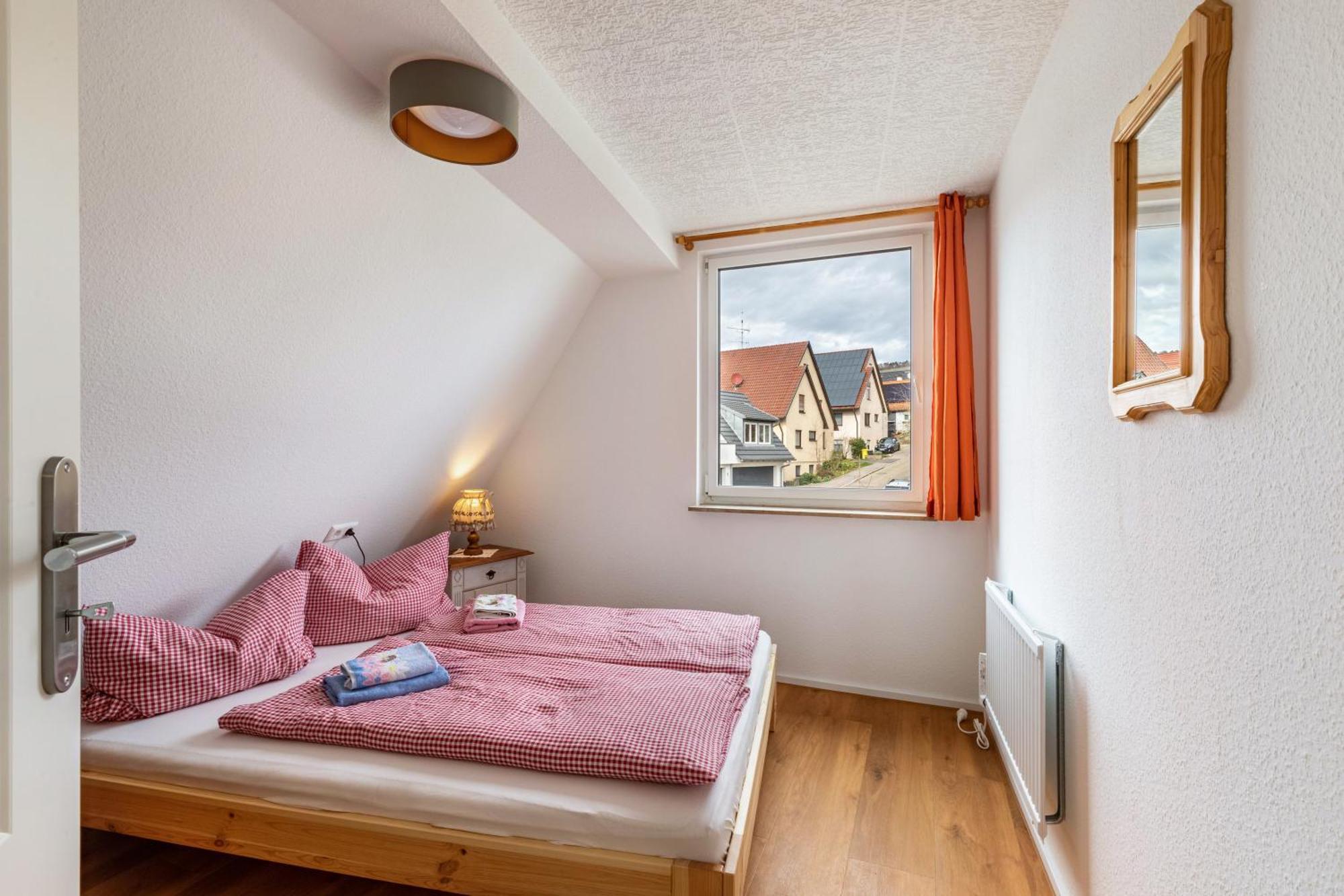 Apartmenthaus Ferienwohnungen Sila Вайнштадт Экстерьер фото