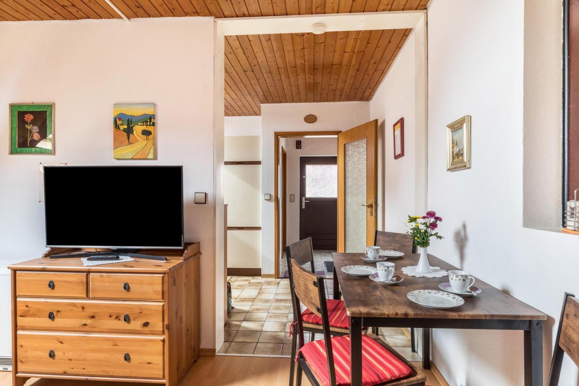 Apartmenthaus Ferienwohnungen Sila Вайнштадт Экстерьер фото
