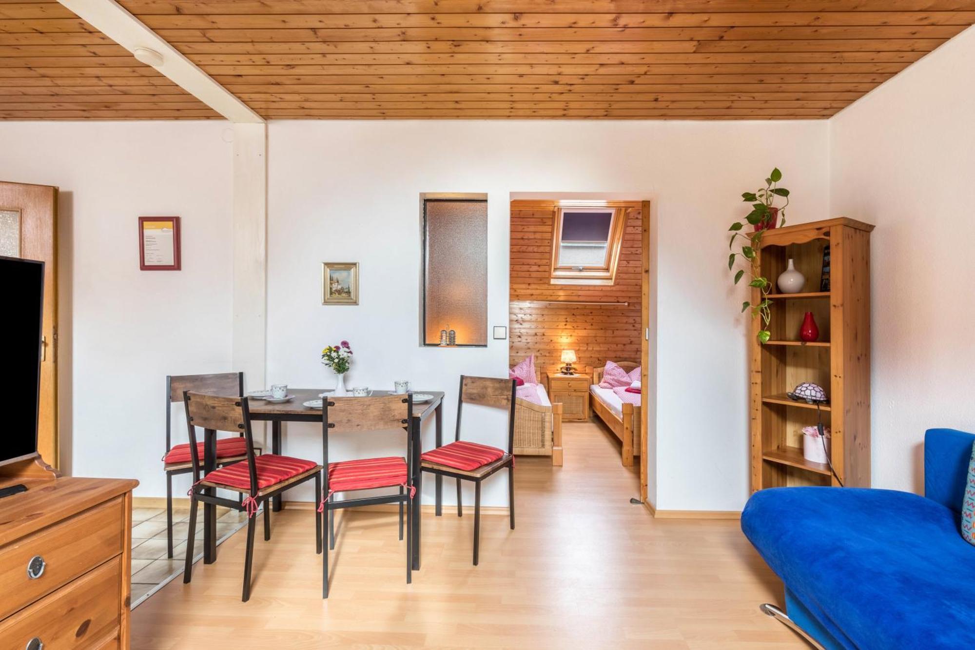 Apartmenthaus Ferienwohnungen Sila Вайнштадт Экстерьер фото