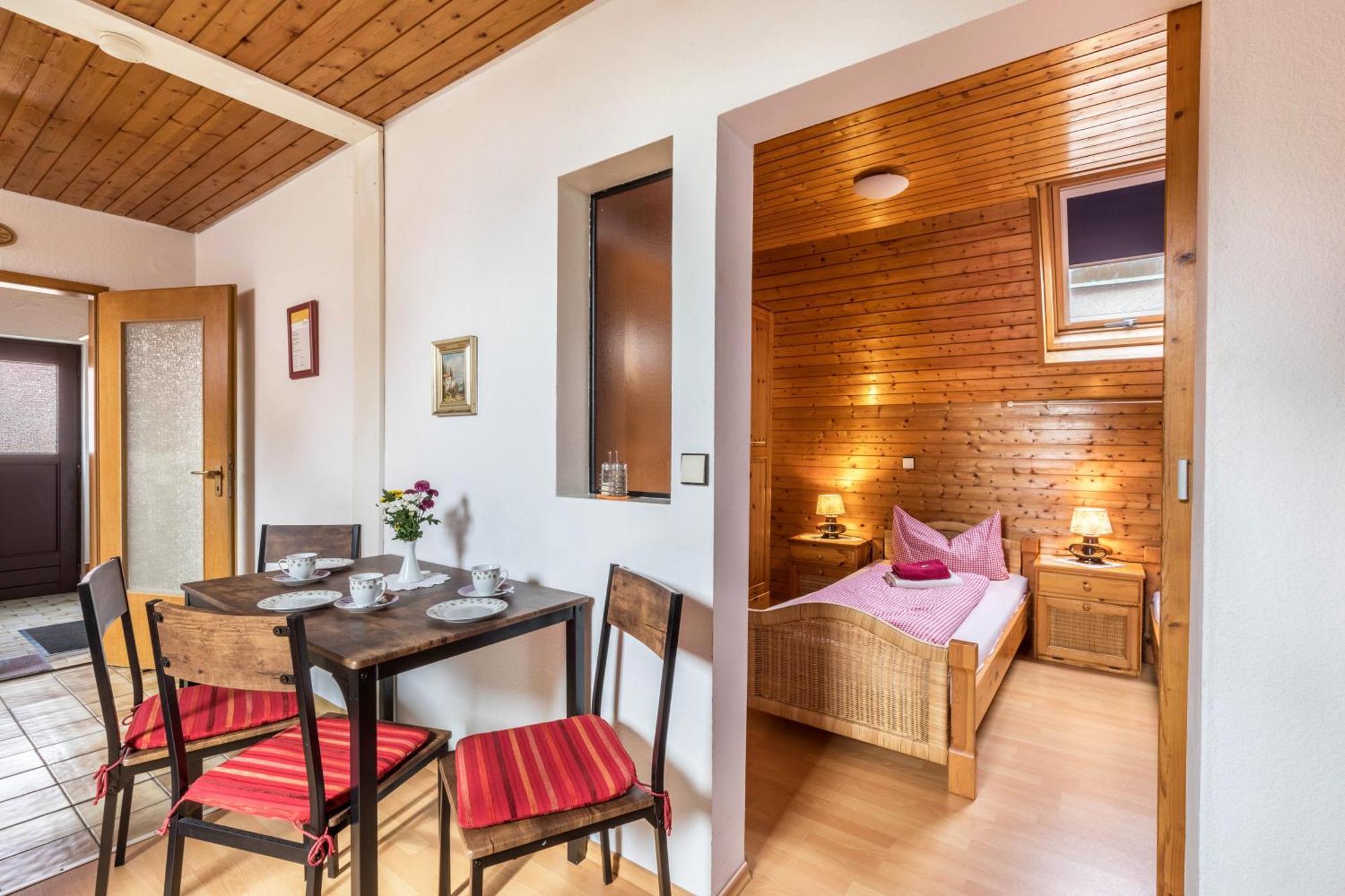 Apartmenthaus Ferienwohnungen Sila Вайнштадт Экстерьер фото