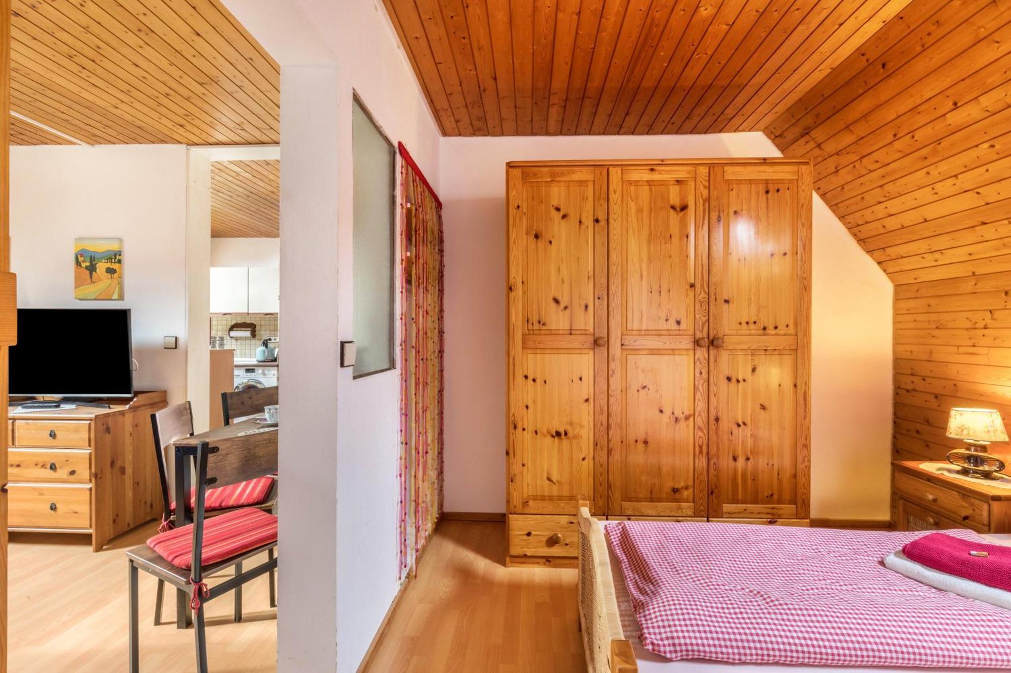Apartmenthaus Ferienwohnungen Sila Вайнштадт Экстерьер фото